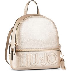 Plecak LIU JO - M Backapack AF0211 E0086 Light Gold 90048. Żółte plecaki damskie Liu Jo, bez wzorów, ze skóry ekologicznej, eleganckie, bez dodatków. Za 569,00 zł.
