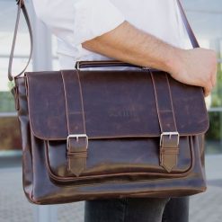 Torba męska na ramię SOLIER S25 brązowa - Brązowy. Pomarańczowe torby męskie na ramię Solier, w paski, z jeansu, vintage. Za 154,99 zł.