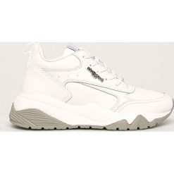 Roberto Cavalli Sport - Buty skórzane. Białe buty sportowe damskie Roberto Cavalli Sport, bez wzorów, ze skóry, sportowe. W wyprzedaży za 569,90 zł.