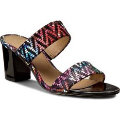 Klapki SAGAN - 2522 Multicolor Kwiaty. Brązowe klapki damskie marki Sagan, w kwiaty, ze skóry, bez obcasa, na obcasie. W wyprzedaży za 169,00 zł.