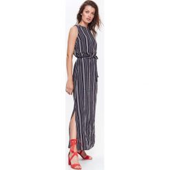 Sukienka damska. Sukienki damskie Top Secret, na zimę, w paski, z tkaniny, eleganckie, bez kołnierzyka, z długim rękawem, długie, maxi. W wyprzedaży za 59,99 zł.