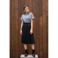 Spódnica plisowana Charming Pleats czarna. Czarne spódniczki damskie Veva, na co dzień, na zimę, bez wzorów, eleganckie, długie, proste. Za 209,00 zł.