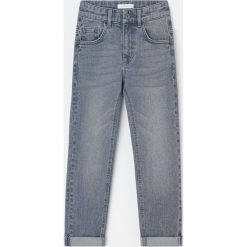 Jeansy slim z bawełny organicznej - Szary. Szare jeansy męskie Reserved, bez wzorów. Za 69,99 zł.