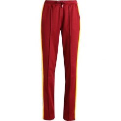 Jeansy damskie: Calvin Klein Jeans SIDE STRIPE TRACK PANTS Spodnie treningowe cabernet
