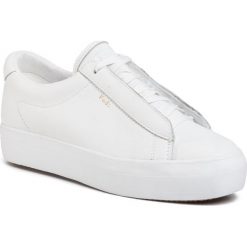 Sneakersy KEDS - Rise Metro WH61100 Leather White. Białe półbuty damskie Keds, bez wzorów, ze skóry, bez obcasa, na płaskiej podeszwie, bez zapięcia. W wyprzedaży za 249,00 zł.