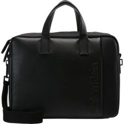 Calvin Klein ELEVATED LOGO Aktówka black. Czarne aktówki męskie Calvin Klein. W wyprzedaży za 440,30 zł.