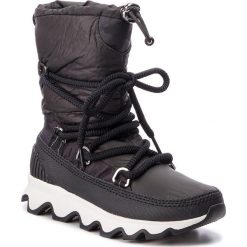 Śniegowce SOREL - Kinetic Boot NL3101 Black/White 010. Czarne kozaki damskie marki Sorel, na zimę, z tworzywa sztucznego, bez zapięcia. W wyprzedaży za 429,00 zł.