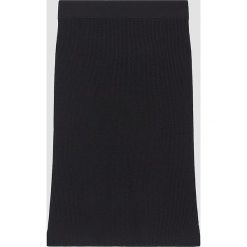 Spódnica w kolorze czarnym. Czarne spódniczki damskie Rodier, l, z wełny, klasyczne, z standardowym stanem, midi. W wyprzedaży za 149,95 zł.