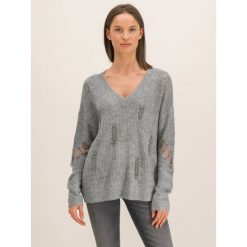 Sweter Guess W94R0T Z2IT0. Białe swetry damskie Guess, l, z aplikacjami, klasyczne, bez rękawów, bez kaptura. W wyprzedaży za 269,00 zł.