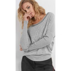 Luźny sweter z koralikami. Szare bez kategorii Orsay, xs, z wiskozy. Za 99,99 zł.