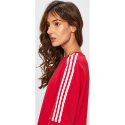 Adidas Originals - Sukienka. Czerwone sukienki damskie adidas Originals, na co dzień, bez wzorów, z bawełny, casualowe, z okrągłym kołnierzem, bez rękawów, proste. Za 159,90 zł.