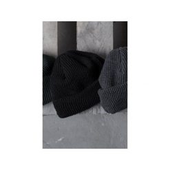 DOCKER SHORT BEANIE IN GRAPHITE. Szare czapki męskie marki The Hive. Za 60,00 zł.
