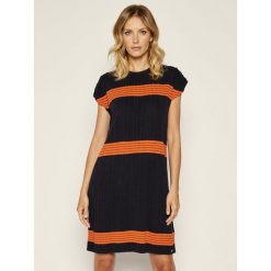 Sukienka dzianinowa TOMMY HILFIGER Pleated Knit WW0WW25287. Niebieskie sukienki damskie TOMMY HILFIGER, s, bez wzorów, z bawełny, bez kołnierzyka, bez rękawów. W wyprzedaży za 419,00 zł.