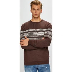Produkt by Jack & Jones - Sweter. Brązowe swetry męskie marki PRODUKT by Jack & Jones, xl, bez wzorów, z bawełny, z okrągłym kołnierzem, bez kaptura. W wyprzedaży za 69,90 zł.
