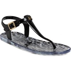 Sandały ARMANI EXCHANGE - XDQ005 XV306 00002 Black. Czarne klapki damskie Armani Exchange, bez wzorów, z tworzywa sztucznego, bez obcasa, na obcasie. Za 389,00 zł.