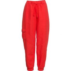 Spodnie lniane bonprix truskawkowy. Czerwone spodnie damskie bonprix. Za 139,99 zł.