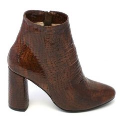 Skórzane botki w kolorze brązowym. Pomarańczowe botki damskie Bosccolo, ze skóry, bez obcasa, na obcasie, bez zapięcia. W wyprzedaży za 389,95 zł.