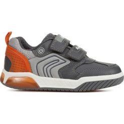 Skórzane sneakersy "Inek" w kolorze pomarańczowo-szarym. Szare trampki chłopięce geox kids, bez wzorów, bez zapięcia. W wyprzedaży za 139,95 zł.