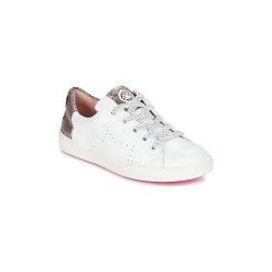 Buty Dziecko Acebo's VEMULTIT. Białe trampki dziewczęce marki Acebo's, bez wzorów, bez zapięcia. Za 335,20 zł.