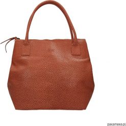 Torebka skórzana Segreta M marki Bolsa. Brązowe torebki klasyczne damskie marki Pakamera, ze skóry, na ramię. Za 522,00 zł.