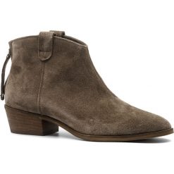 Kawowe welurowe botki z zamkiem na pięcie 28K. Pomarańczowe botki damskie Neścior, ze skóry, eleganckie, bez obcasa, bez zapięcia. W wyprzedaży za 249,00 zł.
