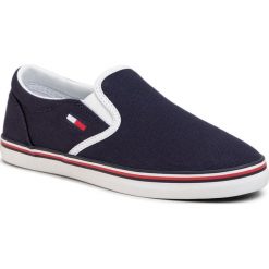 Tenisówki TOMMY JEANS - Essential Slip On Sneaker EN0EN00782 Twilight Navy C87. Niebieskie półbuty damskie Tommy Jeans, bez wzorów, z jeansu, bez zapięcia. Za 269,00 zł.