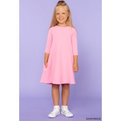 Sukienka trapezowa, model 24, różowy. Czerwone sukienki dziewczęce z falbanami Pakamera, z tkaniny, eleganckie. Za 89,00 zł.