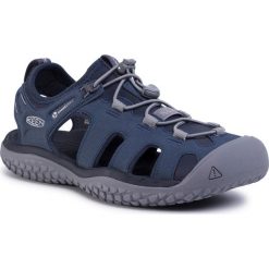 Sandały KEEN - Solr Sandal 1022431 Navy/Steel Grey. Niebieskie klapki męskie Keen, z tworzywa sztucznego, bez zapięcia. W wyprzedaży za 319,00 zł.