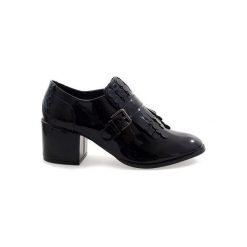 Czarne lakierowane botki na obcasie PZY-02. Czarne botki damskie ButyModne, do pracy, bez wzorów, z lakierowanej skóry, eleganckie, bez obcasa, na obcasie, na klamry. Za 69,00 zł.