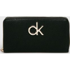 Calvin Klein Jeans - Portfel. Brązowe portfele damskie Calvin Klein Jeans, bez wzorów, z jeansu. W wyprzedaży za 219,90 zł.