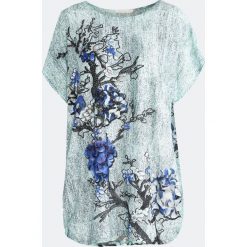 Jasnoniebieski T-shirt People-Pleaser. Niebieskie bluzki damskie marki Born2be, l. Za 19,99 zł.