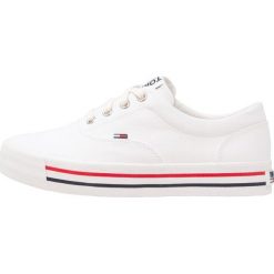Tommy Jeans Tenisówki i Trampki white. Białe trampki męskie Tommy Jeans, z jeansu. Za 349,00 zł.