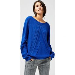 Sweter o wyraźnym splocie. Niebieskie swetry damskie Moodo, m, bez wzorów, ze splotem, z długim rękawem, długie, bez kaptura. Za 39,99 zł.