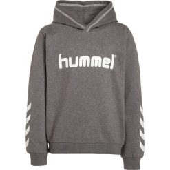 Hummel KESS Bluza z kapturem medium melange. Szare bluzy męskie z kapturem marki Hummel, z bawełny. W wyprzedaży za 134,10 zł.