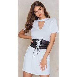 T-shirty damskie: Boohoo Sukienka gorsetowa typu T-Shirt – White