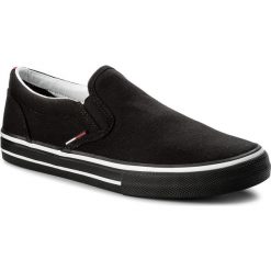 Tenisówki TOMMY JEANS - Textile Slip On EM0EM00002 Black 990. Czarne półbuty męskie marki Tommy Jeans, na co dzień, bez wzorów, z jeansu, klasyczne, bez zapięcia. W wyprzedaży za 199,00 zł.