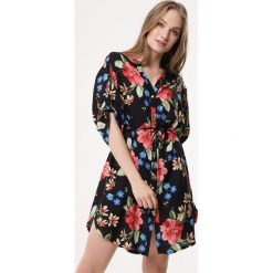 Czarna Sukienka Limiting. Czarne sukienki damskie Born2be, na co dzień, xl, w paski, z koszulowym kołnierzykiem, bez rękawów, mini, koszulowe. Za 49,99 zł.