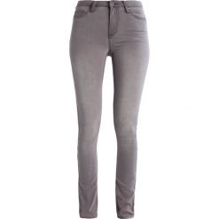 Kaffe Jeansy Slim Fit smoked pearl. Szare jeansy damskie Kaffe, z elastanu. W wyprzedaży za 199,20 zł.