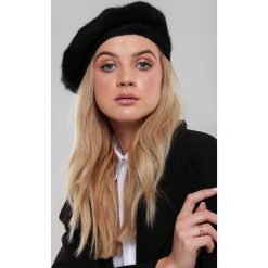 Czarny Beret Cohen. Czarne czapki damskie Renee, z dzianiny. Za 39,99 zł.