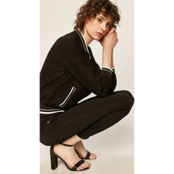Answear - Kurtka bomber. Czarne kurtki damskie ANSWEAR, s, bez wzorów, z bawełny, krótkie. Za 169,90 zł.