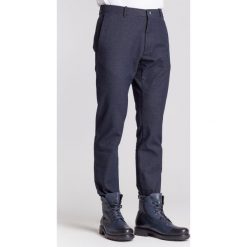 Granatowe spodnie męskie Slim fit Joop! Jeans. Niebieskie spodnie męskie m, z aplikacjami, z jeansu. Za 179,70 zł.