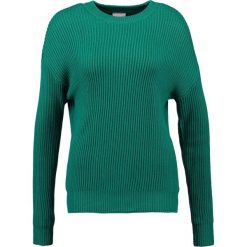 Swetry klasyczne damskie: Karen by Simonsen ACTUAL Sweter jelly bean