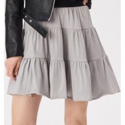 Rozkloszowana spódnica basic - Jasny szary. Szare spódniczki damskie Sinsay, s, bez wzorów, rozkloszowane. Za 39,99 zł.