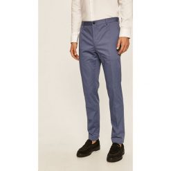 Calvin Klein - Spodnie. Niebieskie spodnie męskie Calvin Klein, na co dzień, bez wzorów, z elastanu. W wyprzedaży za 439,90 zł.