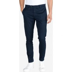 Antony Morato Bryan Spodnie Niebieski. Niebieskie spodnie męskie Antony Morato, bez wzorów, z elastanu. Za 395,95 zł.