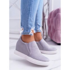 Damskie Sneakersy Lu Boo Z Kryształkami Ażurowe Szare Simmi. Szare koturny damskie Tagless, z zamszu. Za 79,00 zł.