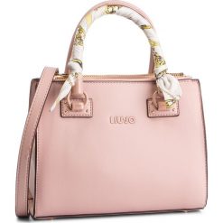 Torebka LIU JO - S Satchel Zip A19101 E0040 Lotus 51512. Różowe torebki klasyczne damskie Liu Jo, bez wzorów, ze skóry ekologicznej, klasyczne, na ramię, bez dodatków. W wyprzedaży za 379,00 zł.
