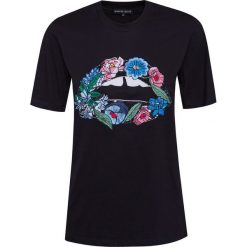 T-shirt MARKUS LUPFER EMBROIDERED FLOWER LIP. Białe bluzki damskie Markus Lupfer, z aplikacjami, z bawełny, z okrągłym kołnierzem. W wyprzedaży za 413,00 zł.