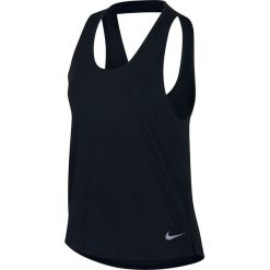 Top sportowy w kolorze czarnym. Czarne topy damskie Nike Women, xl, bez wzorów, z materiału, z okrągłym kołnierzem. W wyprzedaży za 66,95 zł.