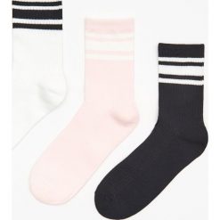 Skarpety z paskami 3 pack - Biały. Białe skarpetki damskie Cropp, w paski. W wyprzedaży za 35,99 zł.